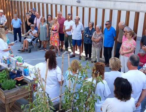 La Plataforma Parkinson Tarragona dona obsequios para hacer terapia ocupacional a los pacientes ingresados en el Hospital Francolí.